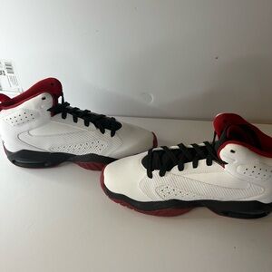 Jordan Max Aura White Black Red Basketball Shoes Size 7